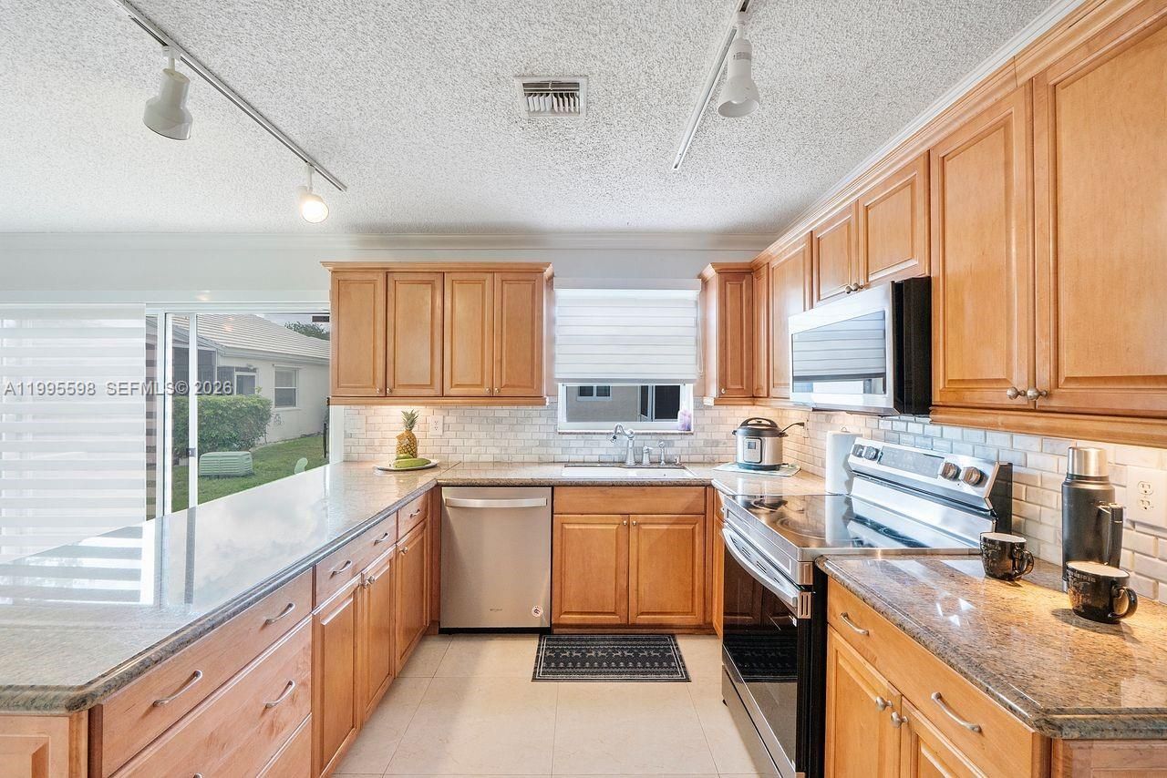 9602 NW 8th Cir, Plantation, FL 33324 Photo