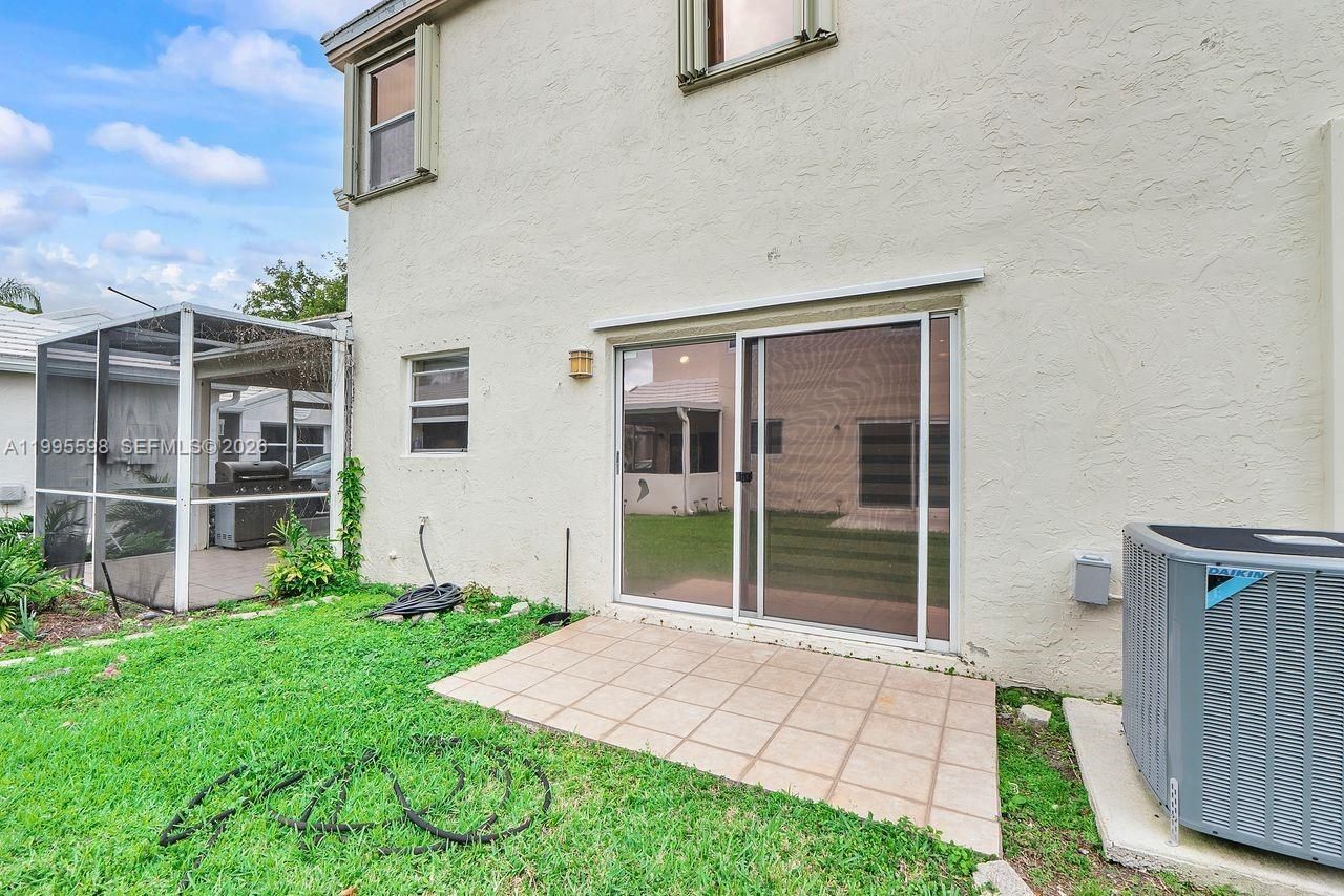 9602 NW 8th Cir, Plantation, FL 33324 Photo