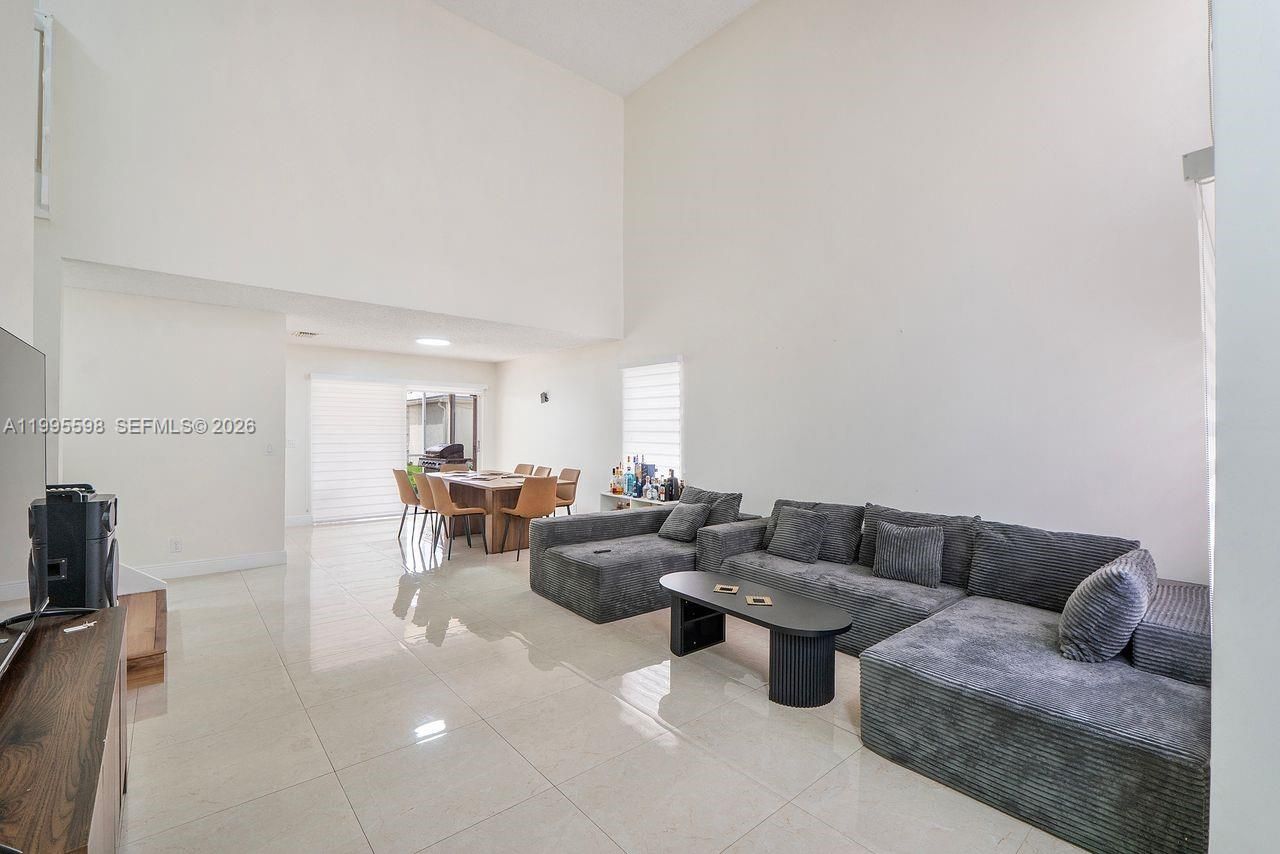 9602 NW 8th Cir, Plantation, FL 33324 Photo