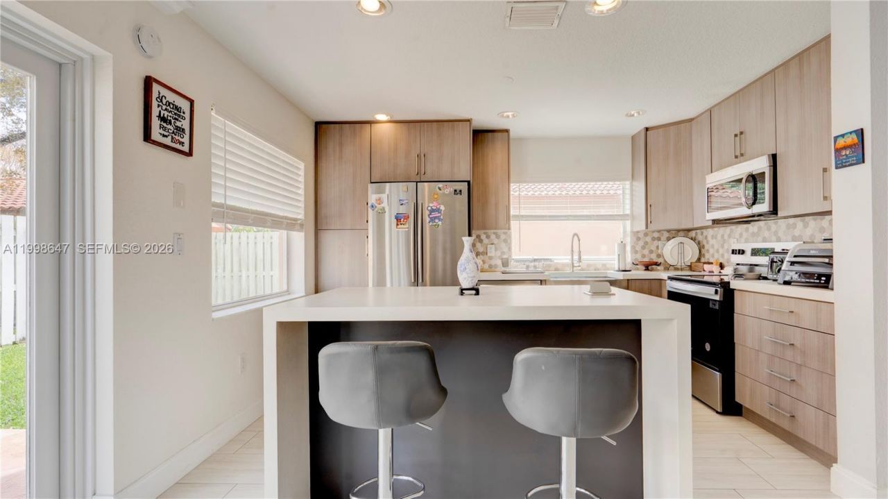 1237 NW 125th Ter, Sunrise, FL 33323 Photo