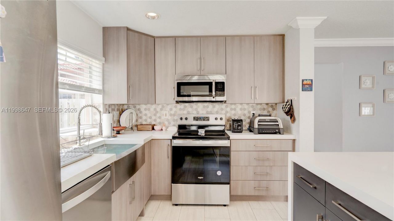1237 NW 125th Ter, Sunrise, FL 33323 Photo