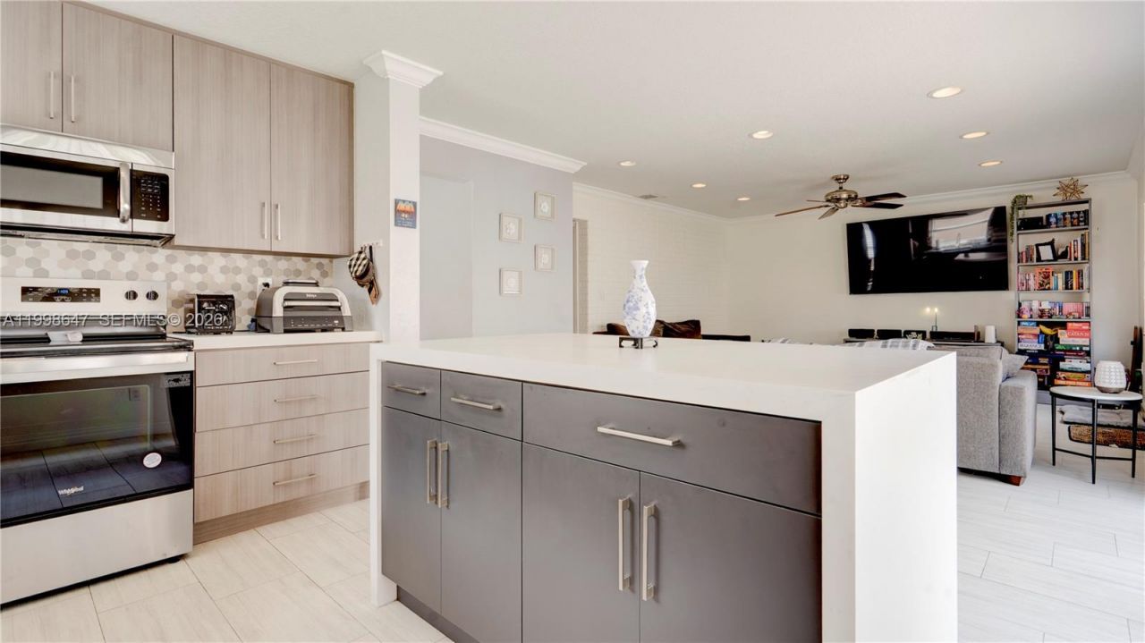 1237 NW 125th Ter, Sunrise, FL 33323 Photo
