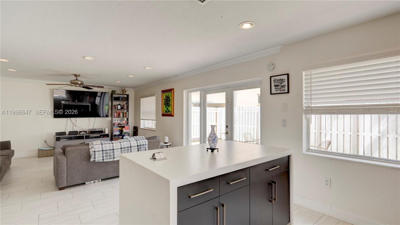 1237 NW 125th Ter, Sunrise, FL 33323 Photo