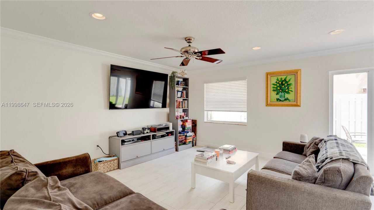 1237 NW 125th Ter, Sunrise, FL 33323 Photo