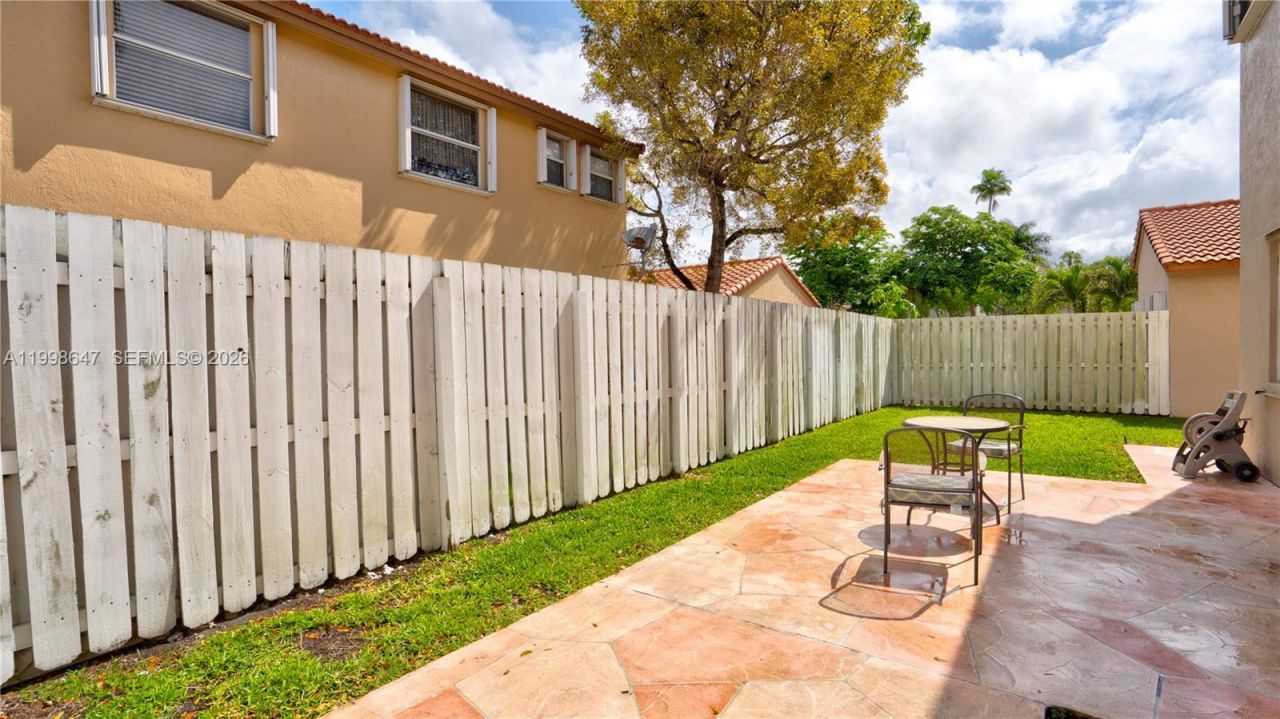 1237 NW 125th Ter, Sunrise, FL 33323 Photo