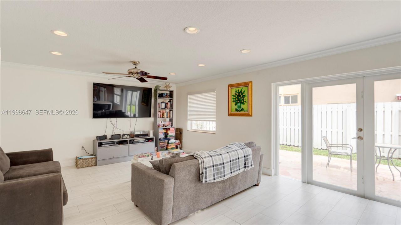 1237 NW 125th Ter, Sunrise, FL 33323 Photo