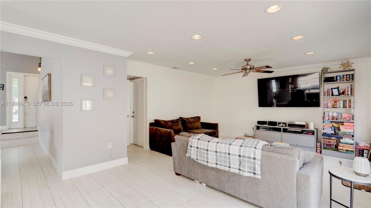 1237 NW 125th Ter, Sunrise, FL 33323 Photo