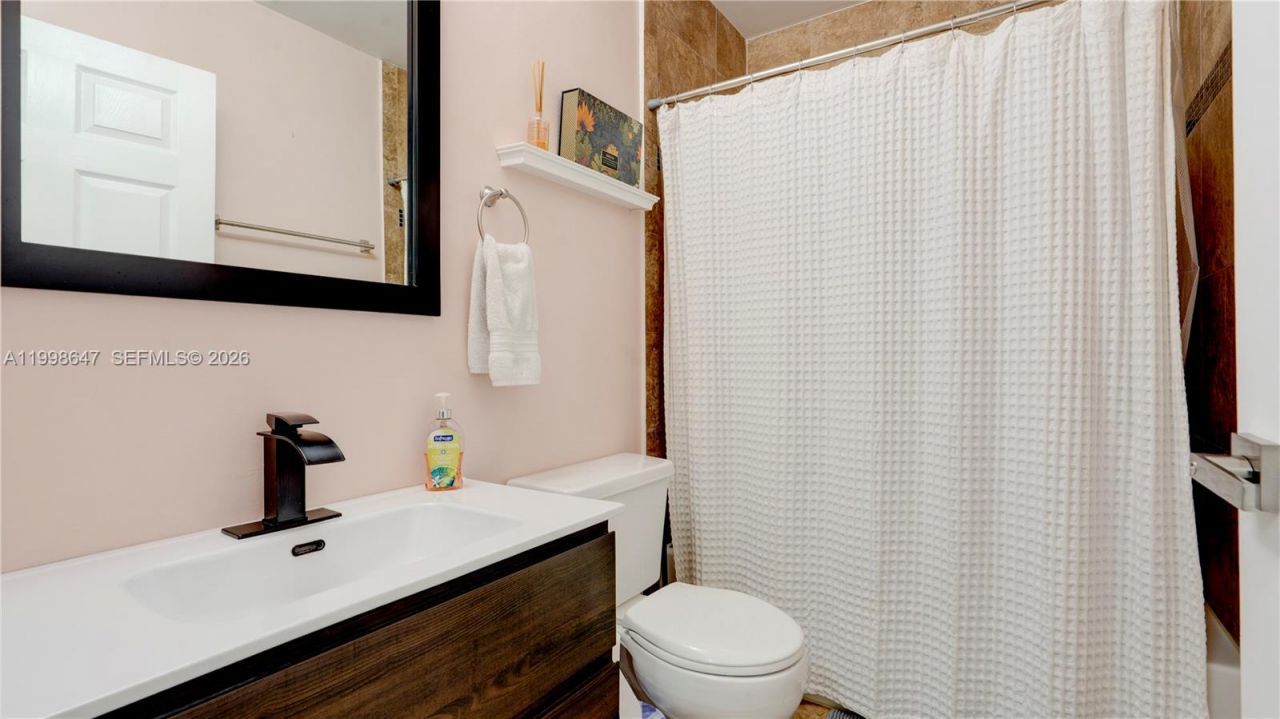 1237 NW 125th Ter, Sunrise, FL 33323 Photo