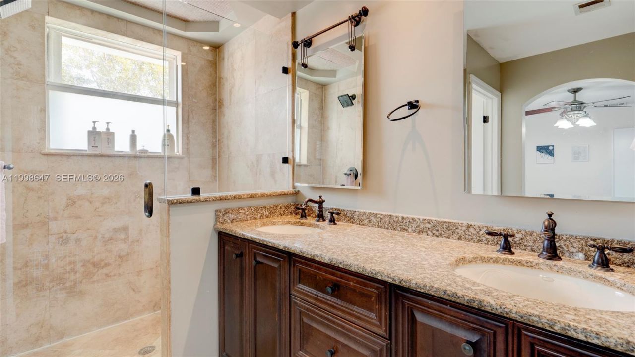 1237 NW 125th Ter, Sunrise, FL 33323 Photo