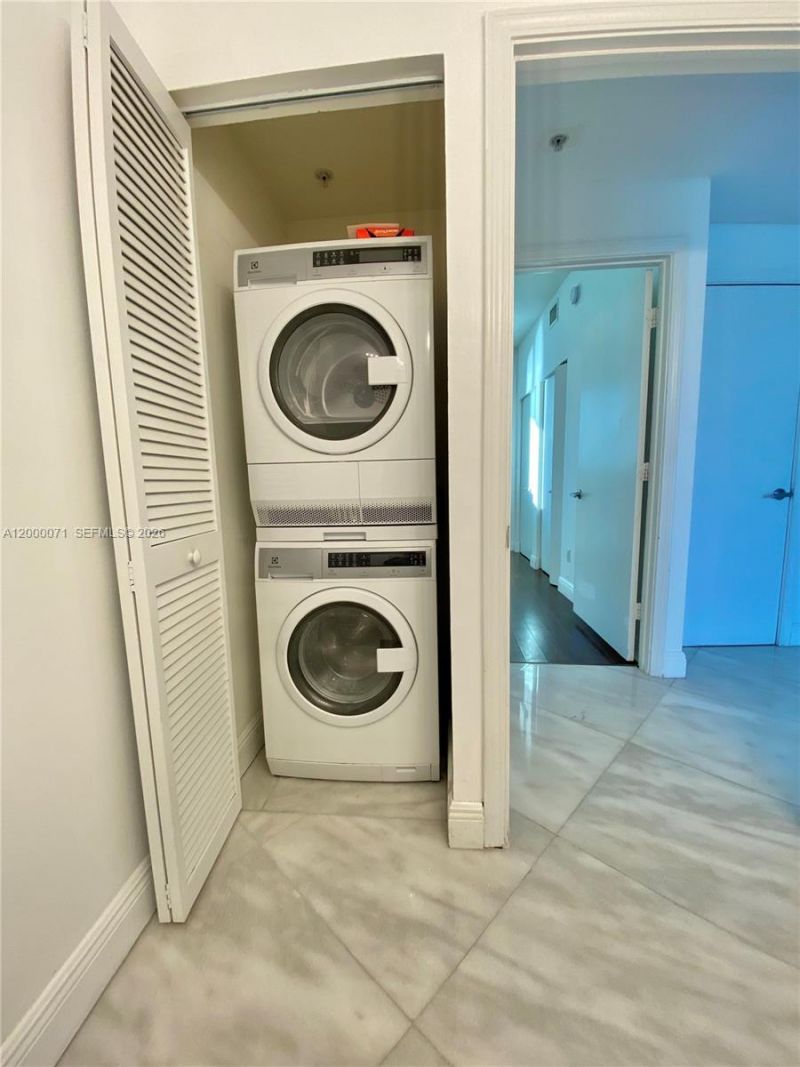 601 NE 36th St, Unit 1103, Miami, FL 33137 Photo