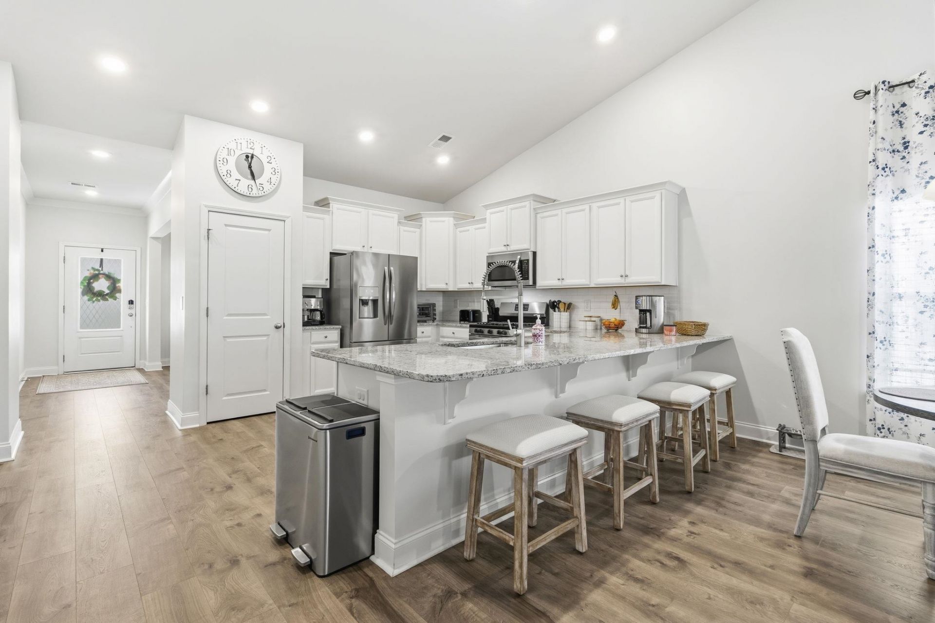 2621 Goldfinch Dr. Photo 6