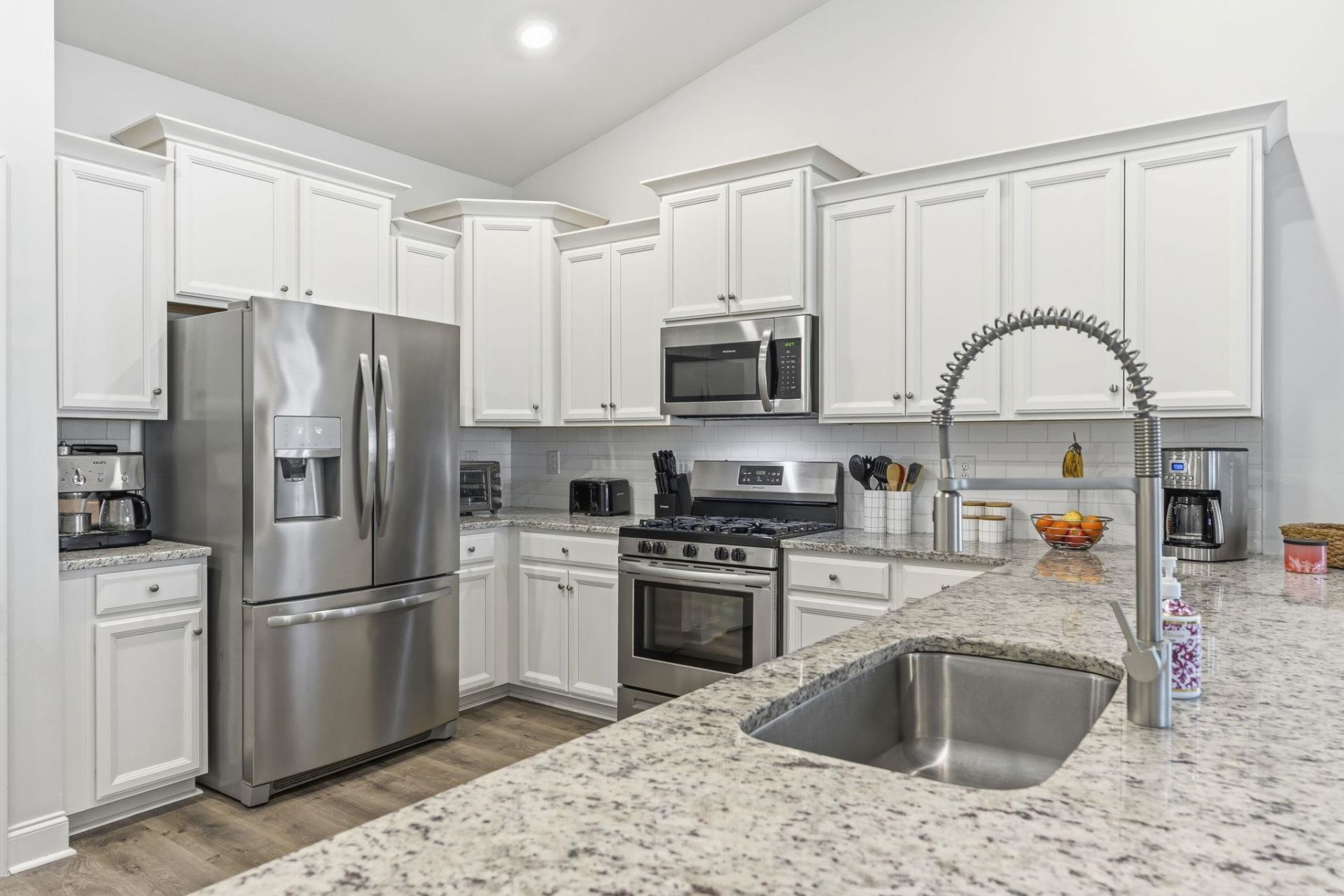 2621 Goldfinch Dr. Photo 9