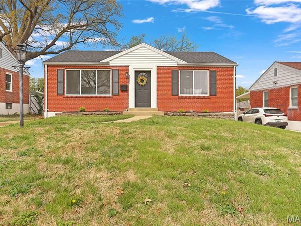 7821 Parkwood Drive , St Louis, MO 63123