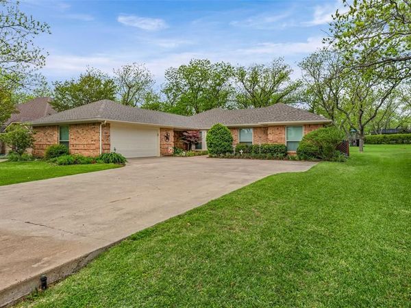 8902 Woodlawn Drive, Granbury, TX 76049