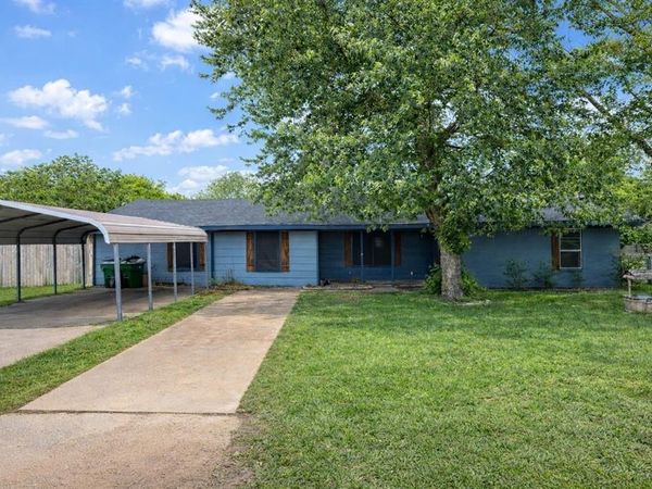 309 Simpson Drive, Southmayd, TX 75092