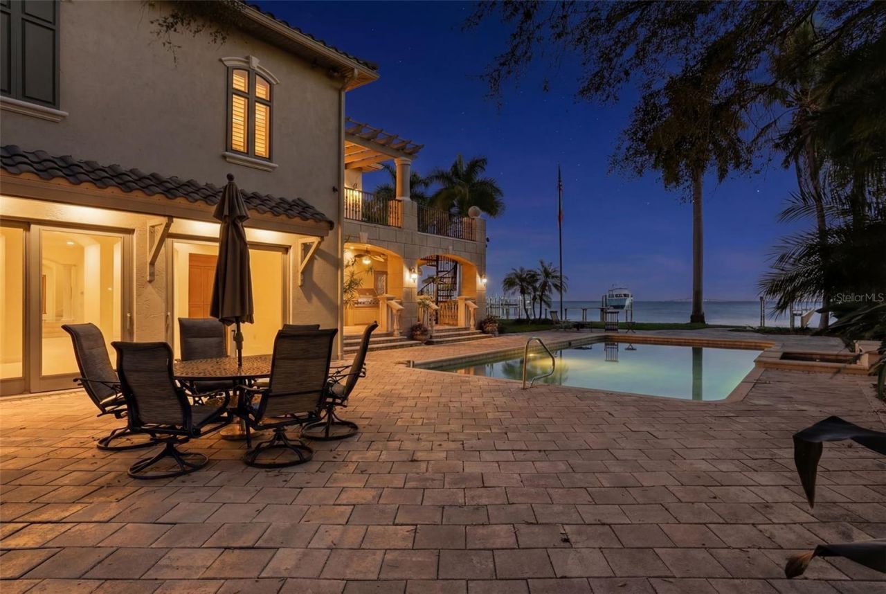 6755 30th Street S, Saint Petersburg, FL 33712 Photo