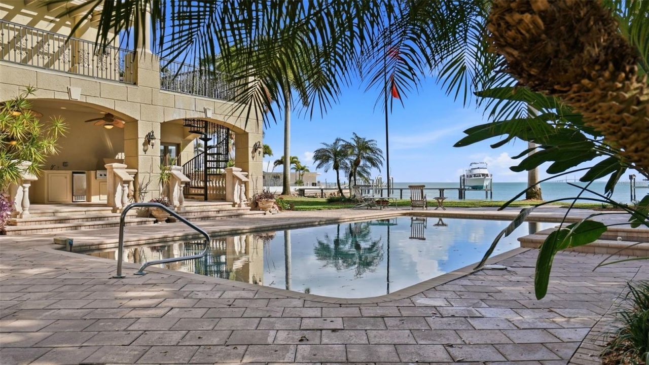 6755 30th Street S, Saint Petersburg, FL 33712 Photo