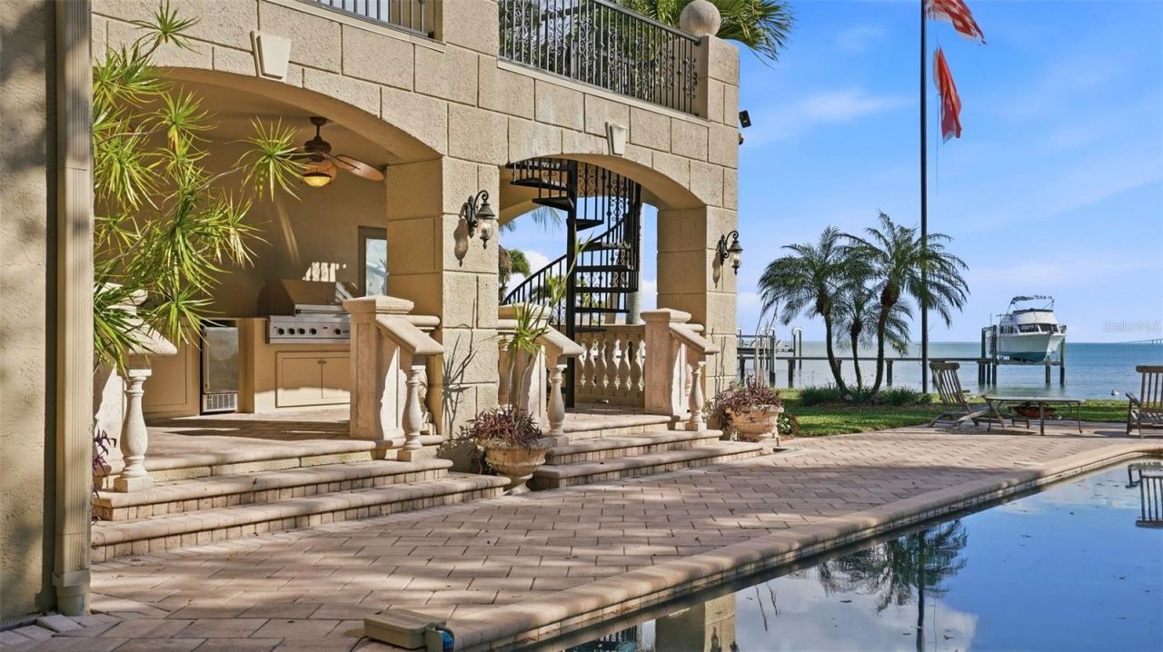 6755 30th Street S, Saint Petersburg, FL 33712 Photo