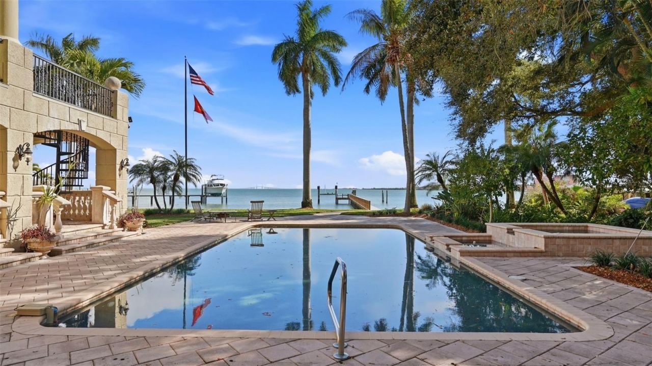 6755 30th Street S, Saint Petersburg, FL 33712 Photo