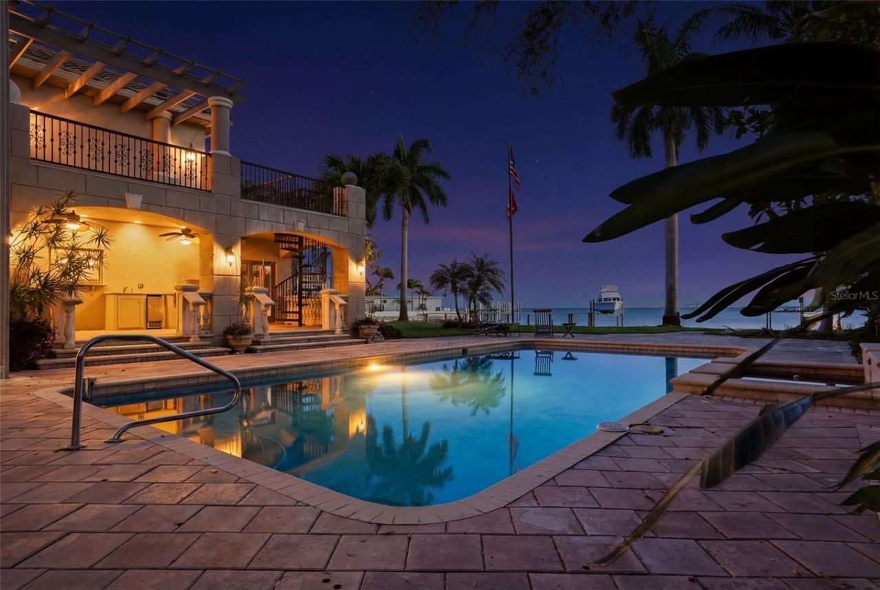 6755 30th Street S, Saint Petersburg, FL 33712 Photo