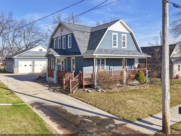 300 N MAPLE STREET, Black Creek, WI 54106