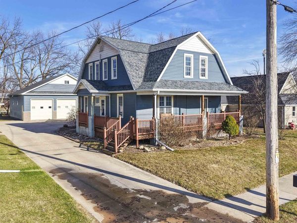 300 N MAPLE STREET, Black Creek, WI 54106