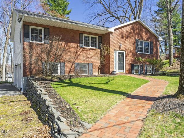 8 Saddle Hill Road, Wynantskill, NY 12198