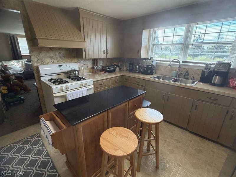 6395 Easton Street NE, Louisville, OH 44641 Photo 7