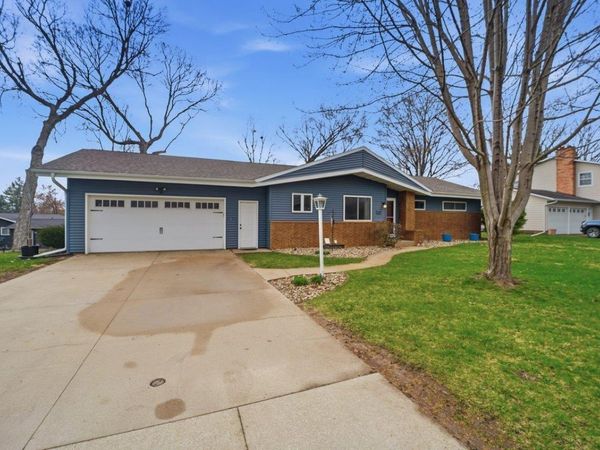 1316 Hillcrest Drive, Waverly, IA 50677