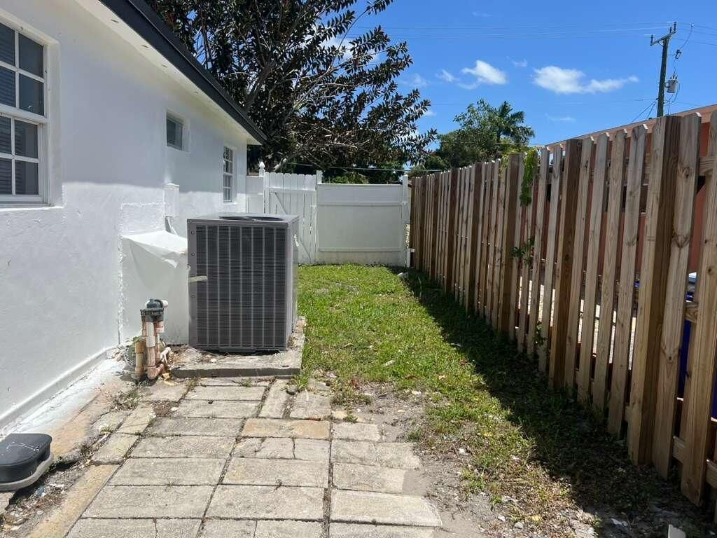 3631 NW 33rd Avenue, Lauderdale Lakes, FL 33309 Photo