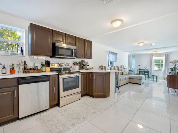 827 NW 114th St , Miami, FL 33168