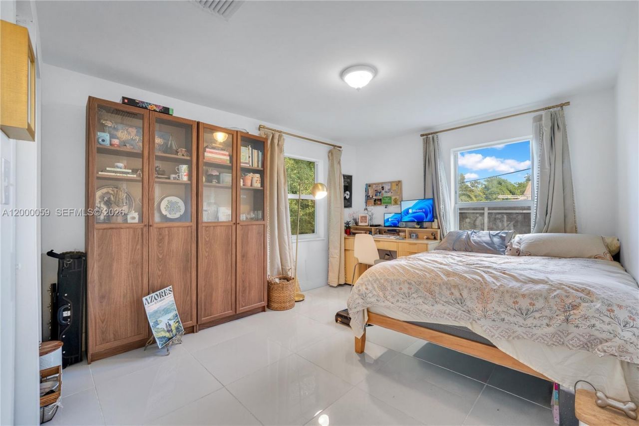 827 NW 114th St, Miami, FL 33168 Photo