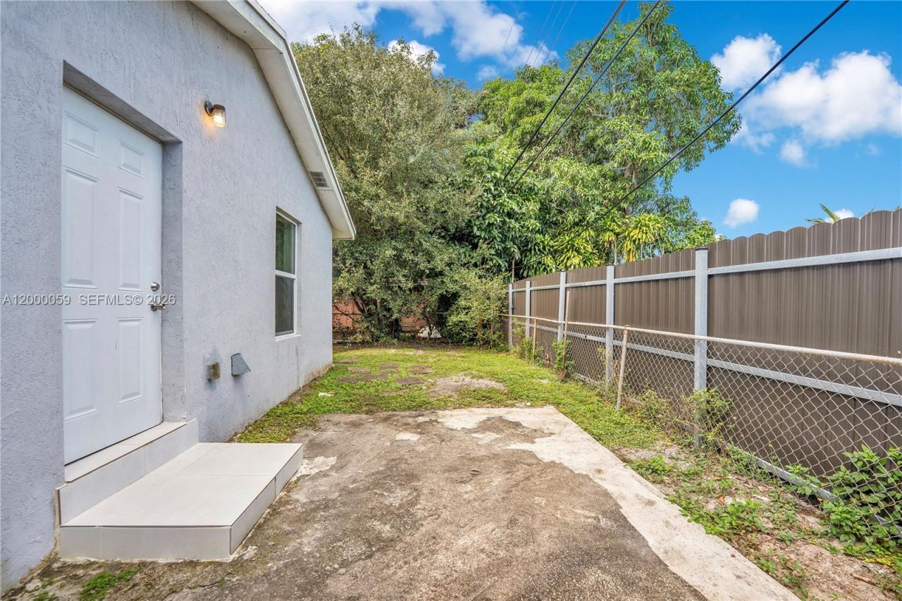 827 NW 114th St, Miami, FL 33168 Photo