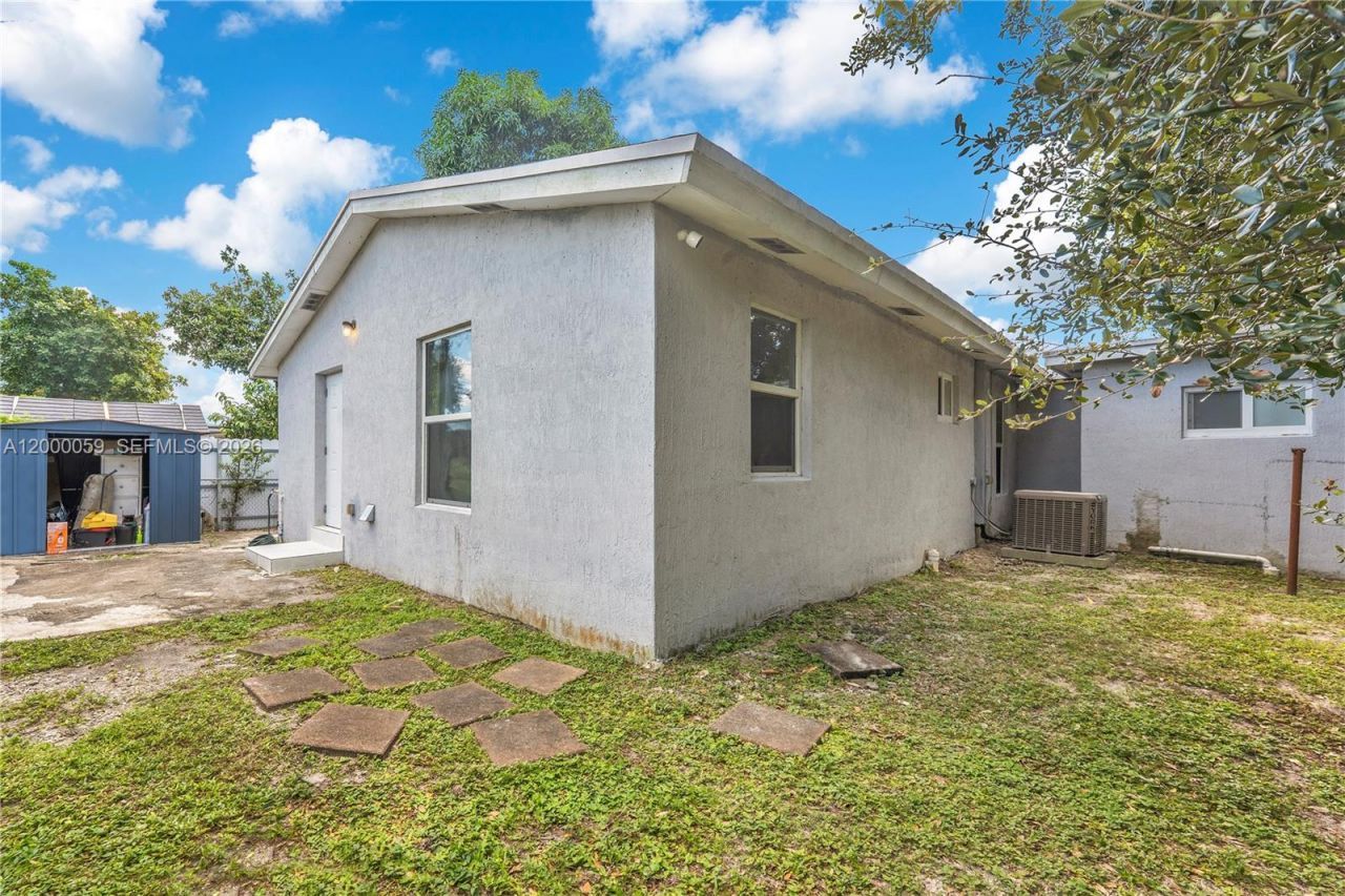 827 NW 114th St, Miami, FL 33168 Photo