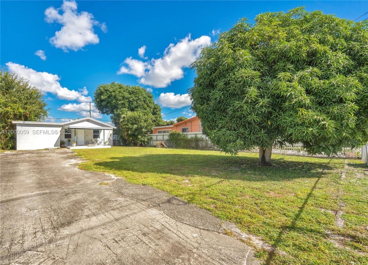 827 NW 114th St, Miami, FL 33168 Photo