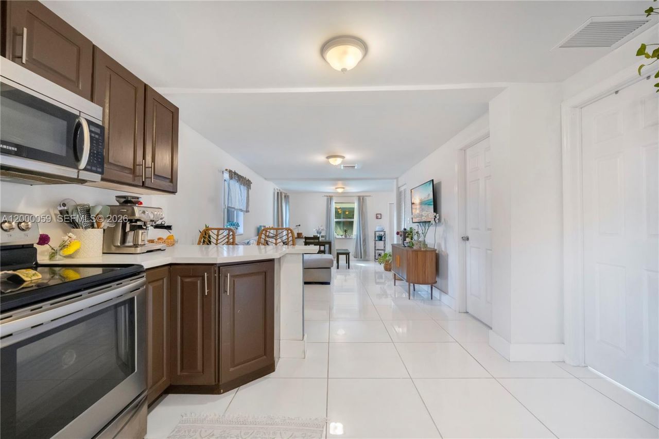 827 NW 114th St, Miami, FL 33168 Photo