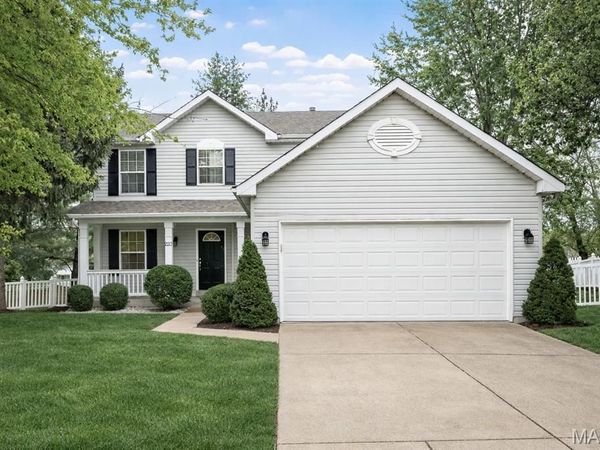 220 Saint Marys Dr, Ballwin, MO 63021