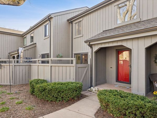 404 Shoreline Road , Unit 298, Lake Barrington, IL 60010