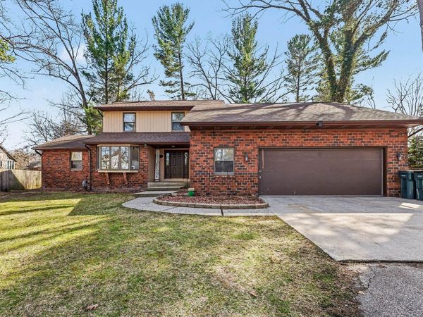 1437 Brookwood Drive, Norton Shores, MI 49441