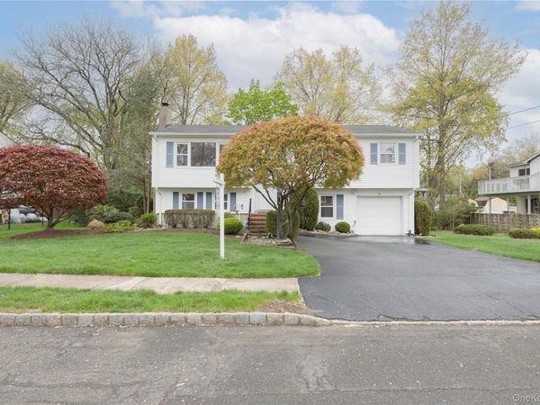 54 Meyer Oval, Pearl River, NY 10965