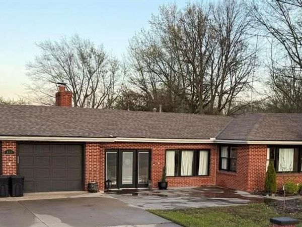 411 S Hillcrest Drive, Maysville, MO 64469