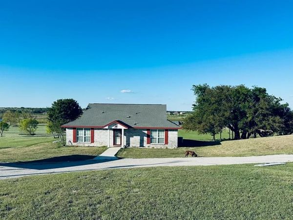 333 Lake Point, Comanche, TX 76442