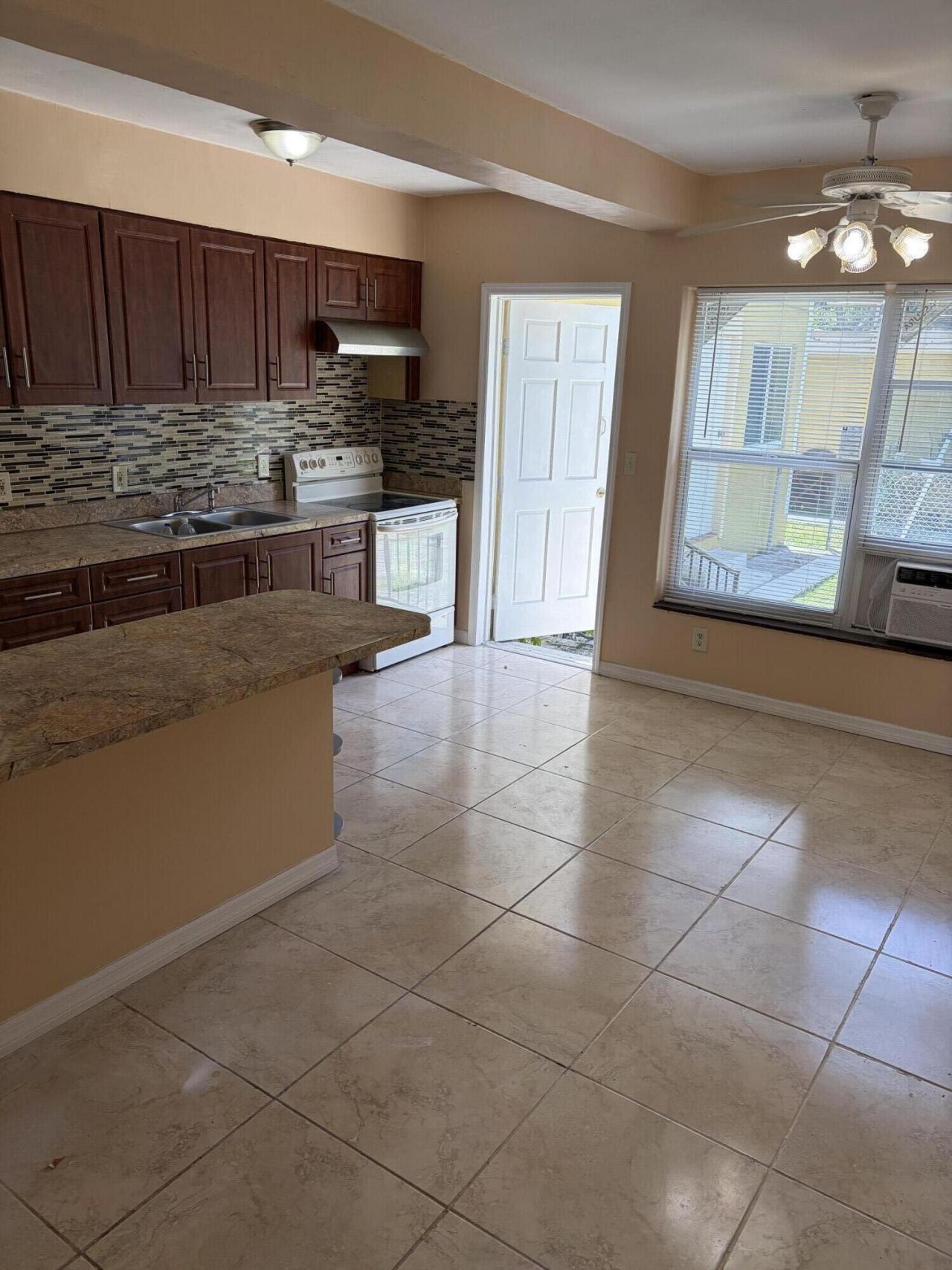 638 NE 138th Street, North Miami, FL 33161 Photo