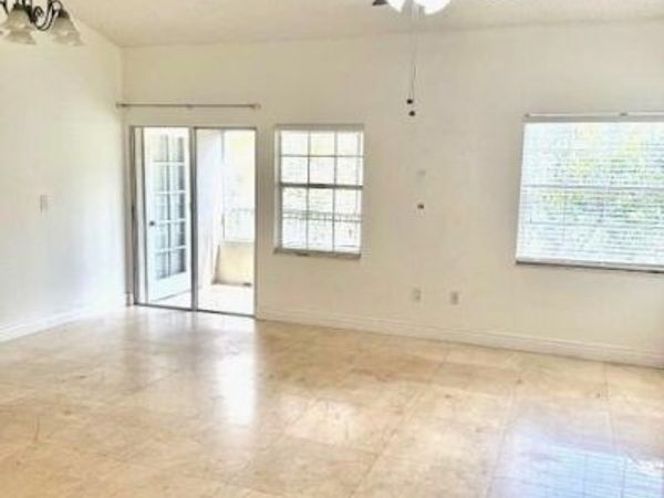 2810 N Oakland Forest Drive, Unit 304, Oakland Park, FL 33309