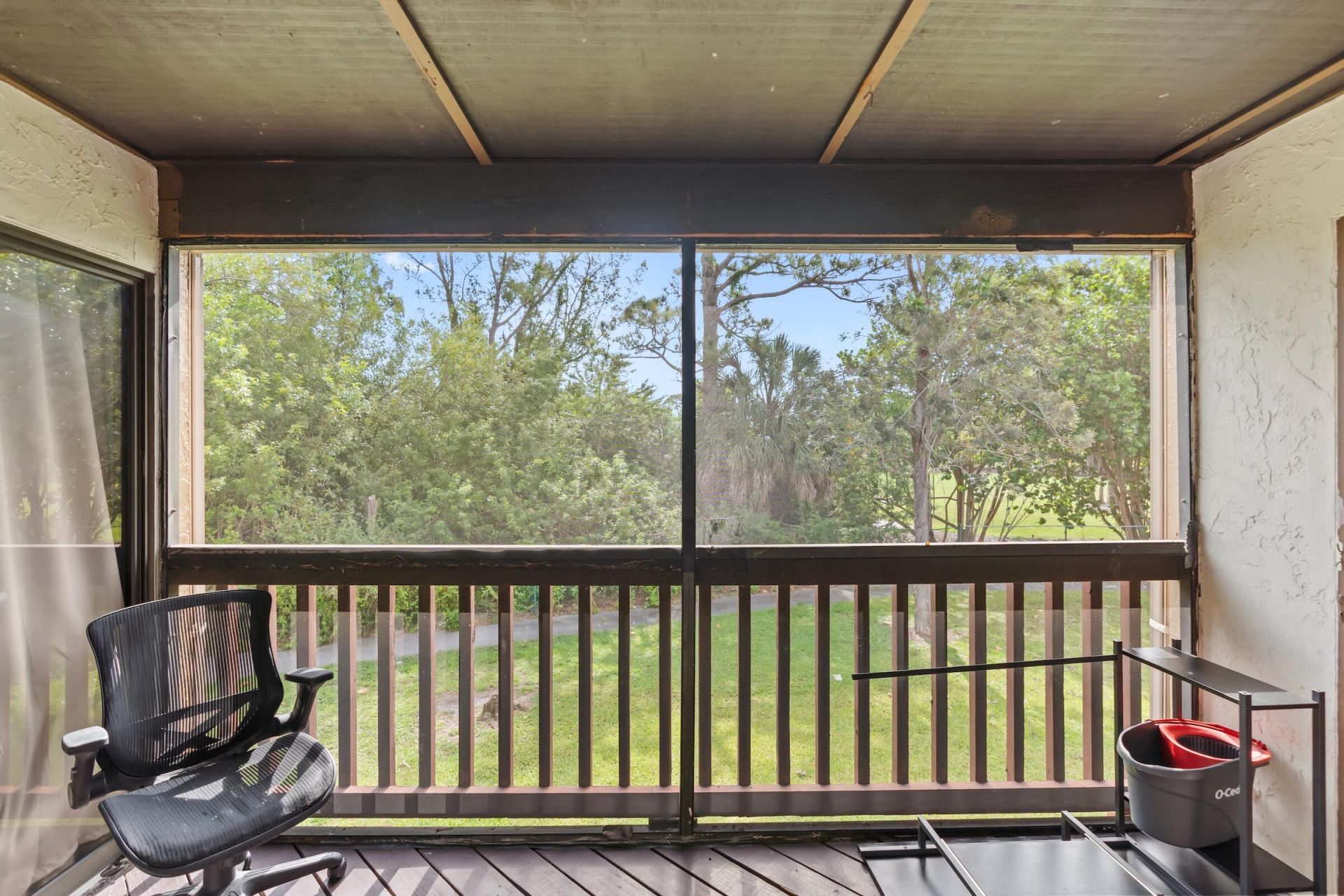 402 Lakeview Drive E, Royal Palm Beach, FL 33411 Photo