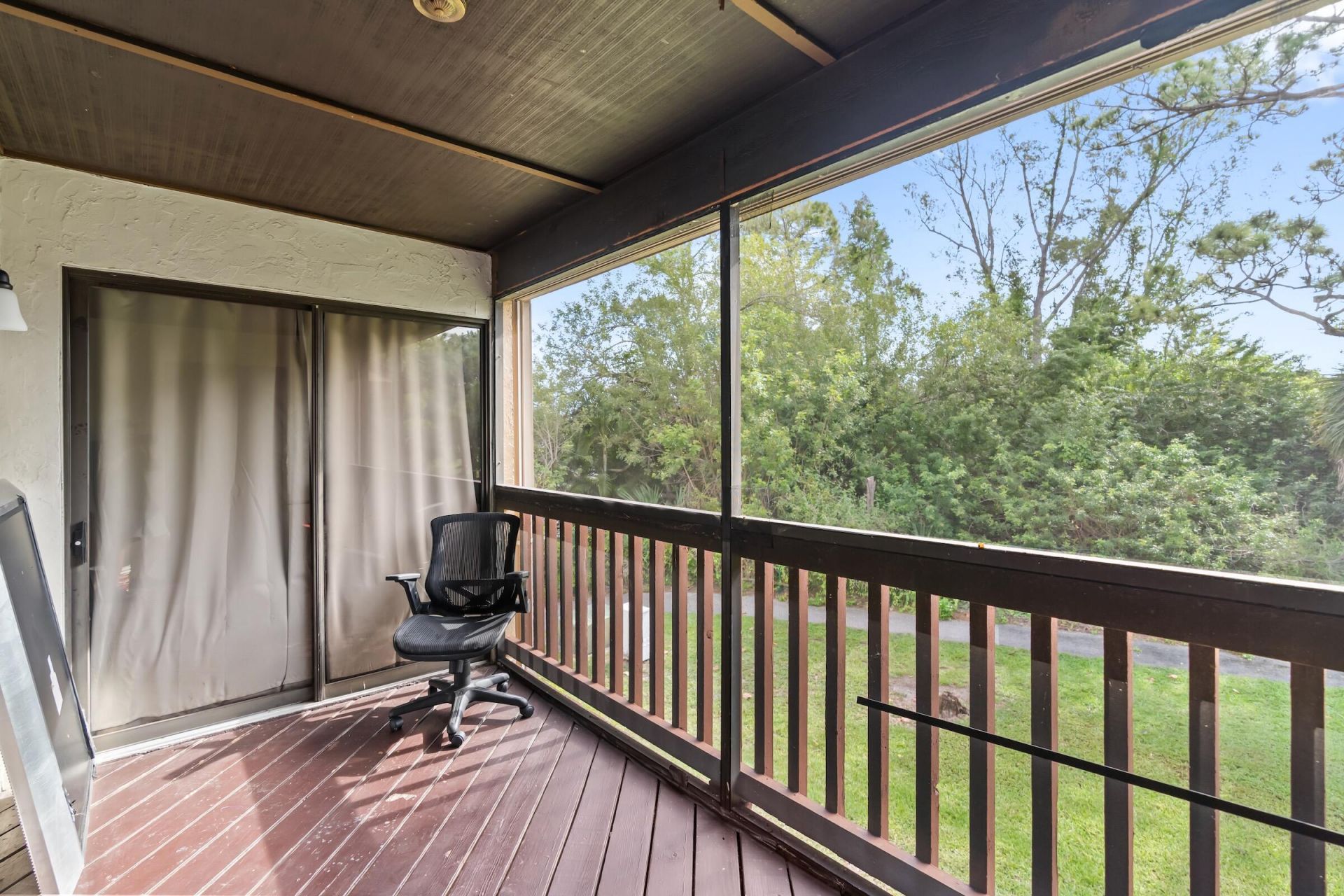 402 Lakeview Drive E, Royal Palm Beach, FL 33411 Photo