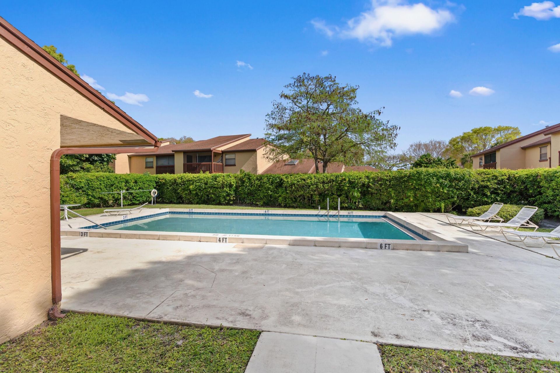 402 Lakeview Drive E, Royal Palm Beach, FL 33411 Photo