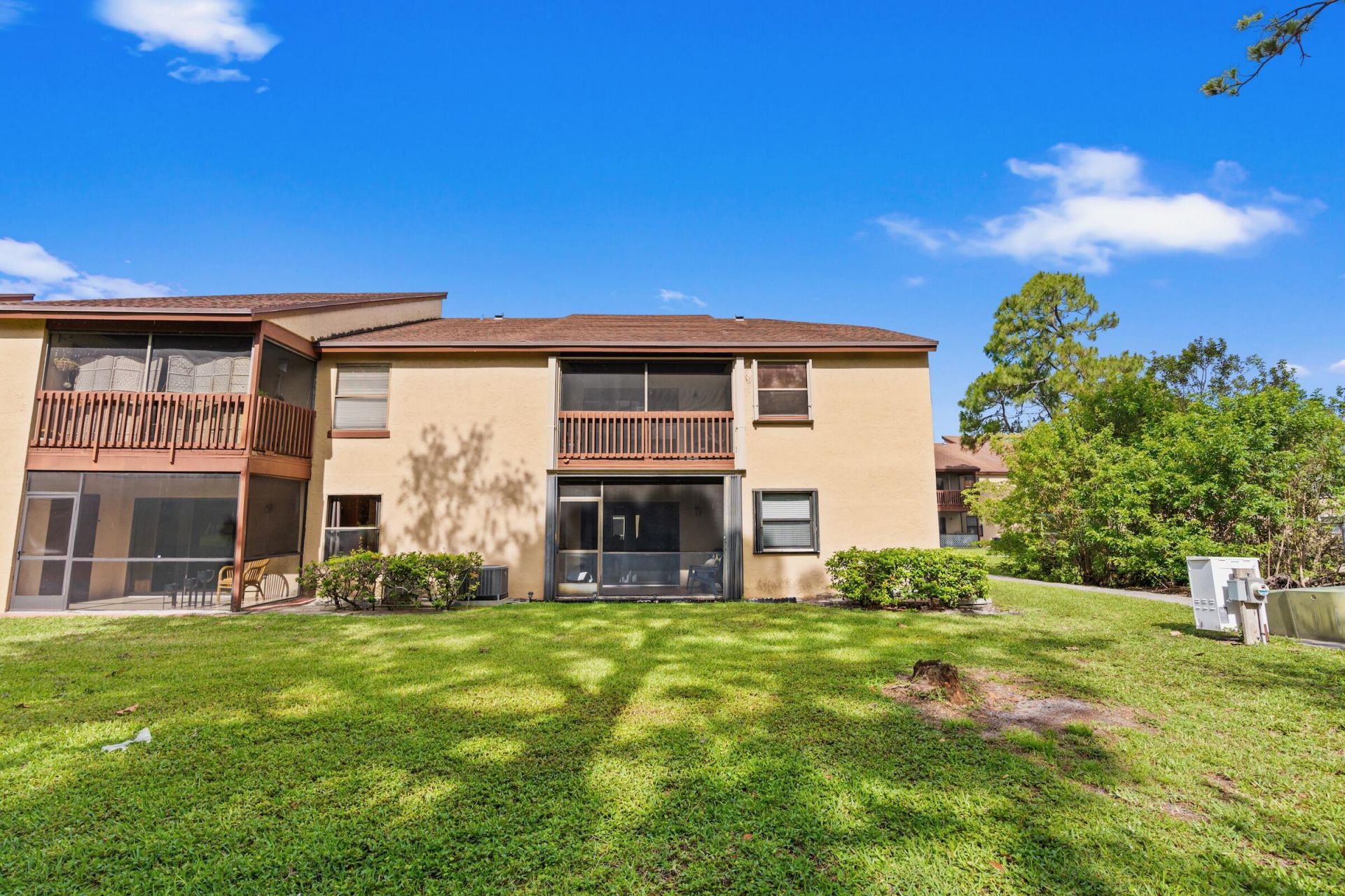 402 Lakeview Drive E, Royal Palm Beach, FL 33411 Photo