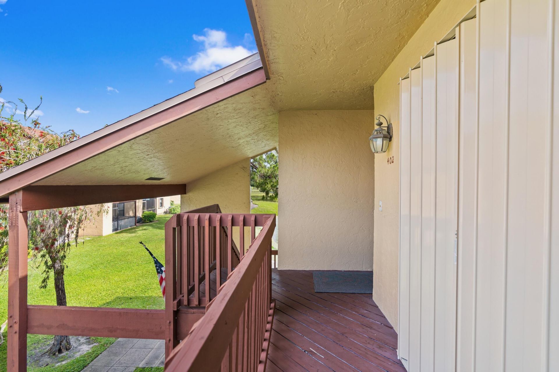 402 Lakeview Drive E, Royal Palm Beach, FL 33411 Photo