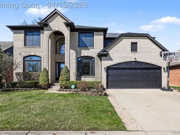 45229 Thorn Tree Lane, Macomb Twp, MI 48044